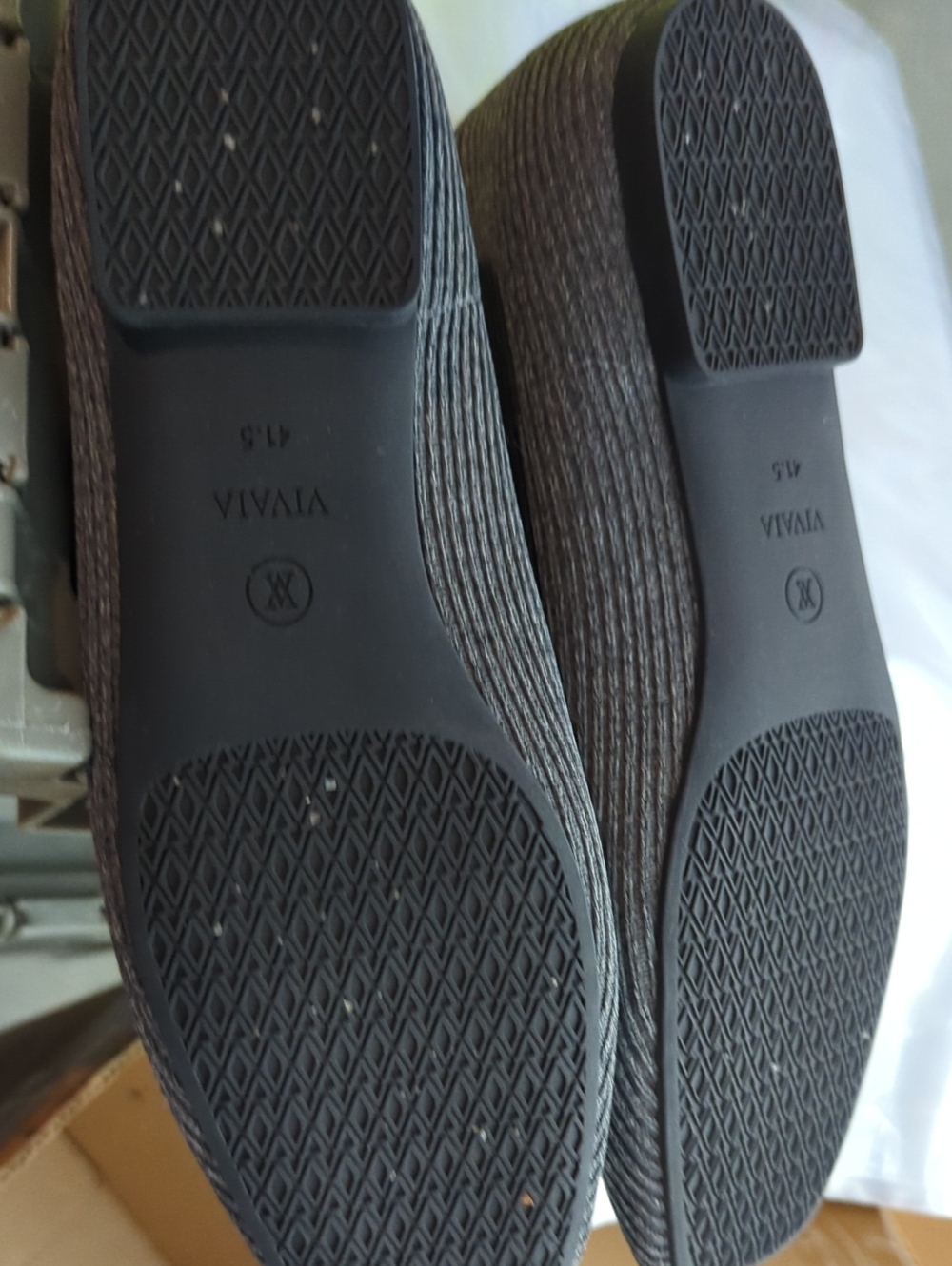 Vivaia Grey Square-Toe V-Cut Flats (Margot 2.0) Size 41.5 - Picture 4 of 7